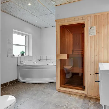 Four-bedroom In Sydals 度假居