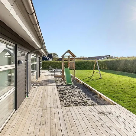 Four-bedroom In Sydals 度假居